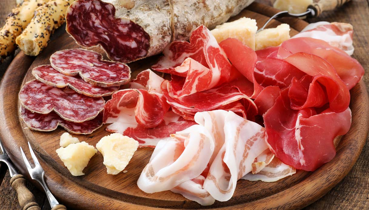 Explorando los Sabores Auténticos: La Gran Selección de Embutidos Italianos de Bufalaria